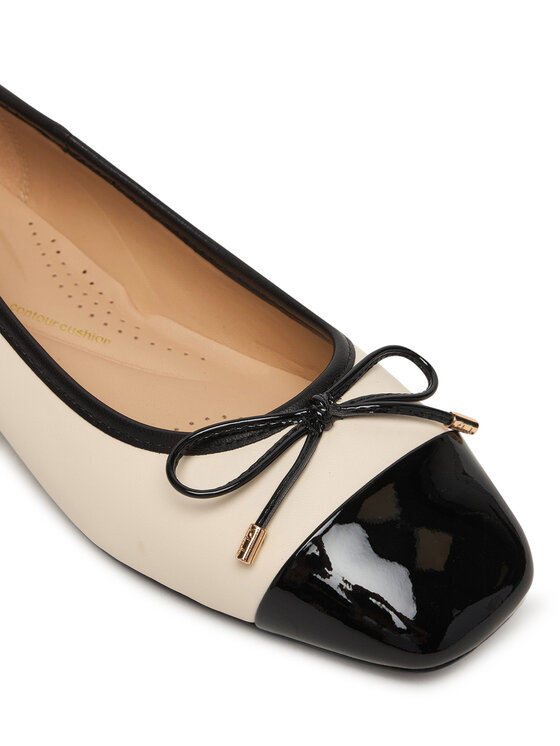 Clarks Туфлі Clarks Ubree15 Poppy 26186333 Écru