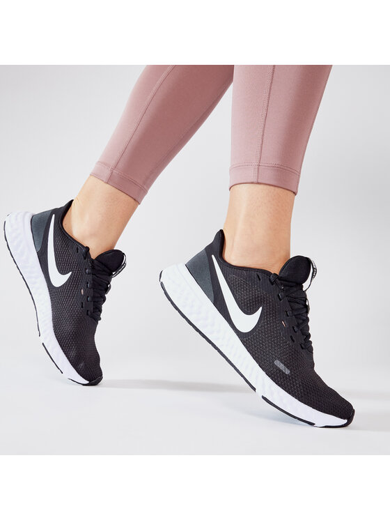 Nike Pantofi pentru alergare Nike Revolution 5 BQ3207 002 Negru
