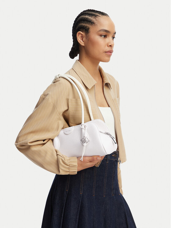Calvin Klein Bolso Calvin Klein Quilted Nylon Medium Shoulder Ba LV04F3743G Blanco