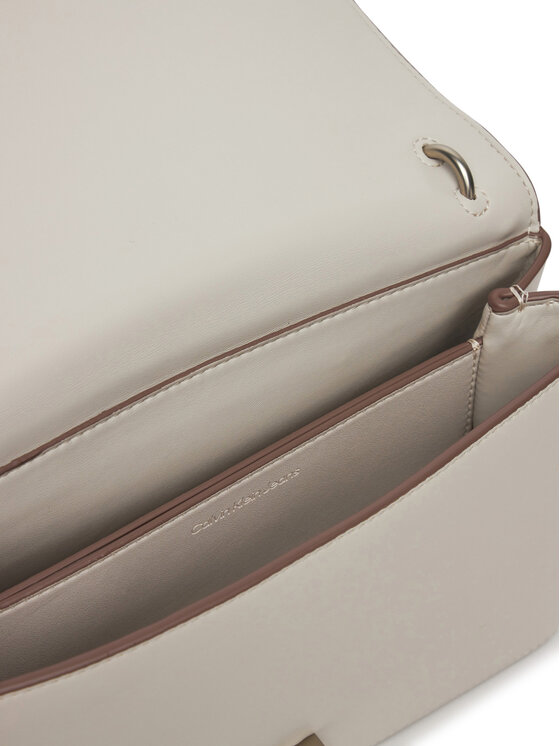 Calvin Klein Jeans Kabelka Calvin Klein Jeans Sculpted Ew Flap25 Shoulder Bag LV04K3035G Bílá