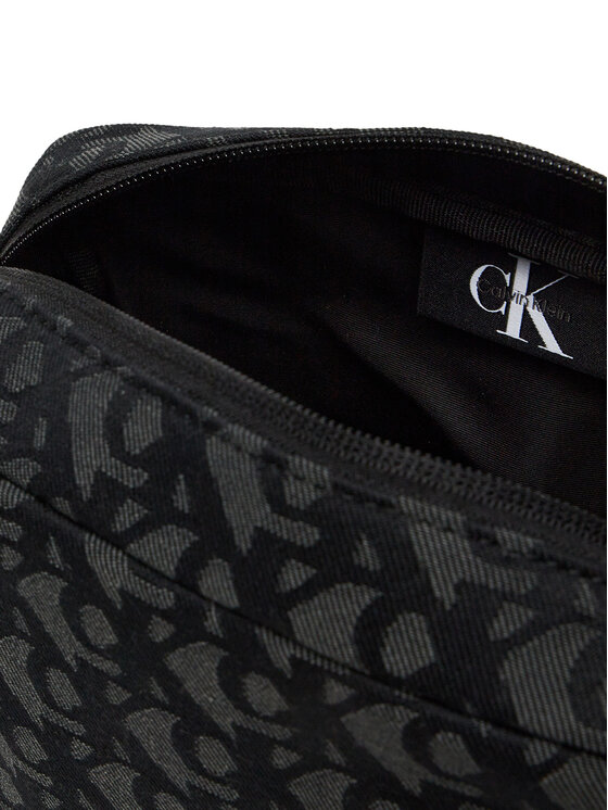 Calvin Klein Válltáska Calvin Klein Unstructured Monogram Camera Bag LV04G3179G Fekete