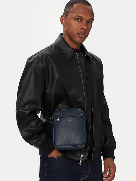 Calvin Klein Válltáska Calvin Klein Raised Reporter LV04D3160G Sötétkék