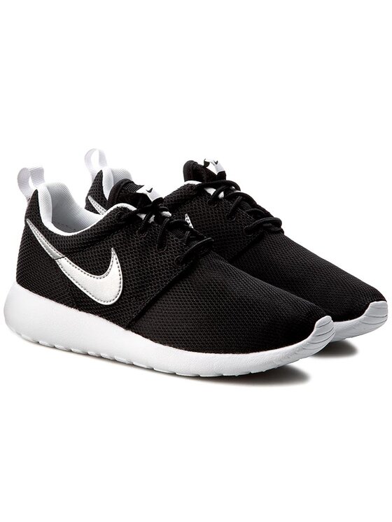 Nike Sneakersy Nike Roshe One (Gs) 599728 021 Černá