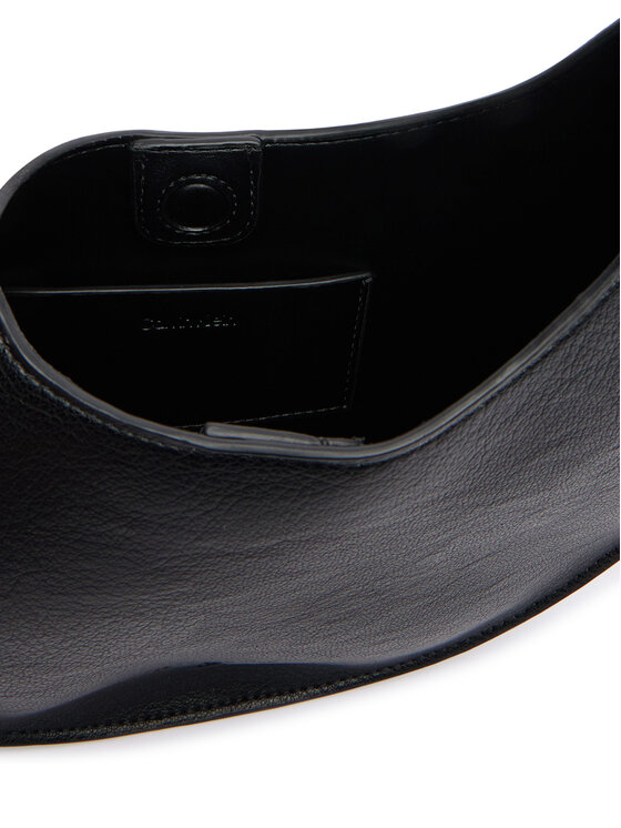 Calvin Klein Torbica Calvin Klein Asym Buckle Shoulder Bag LV04F3872G Crna