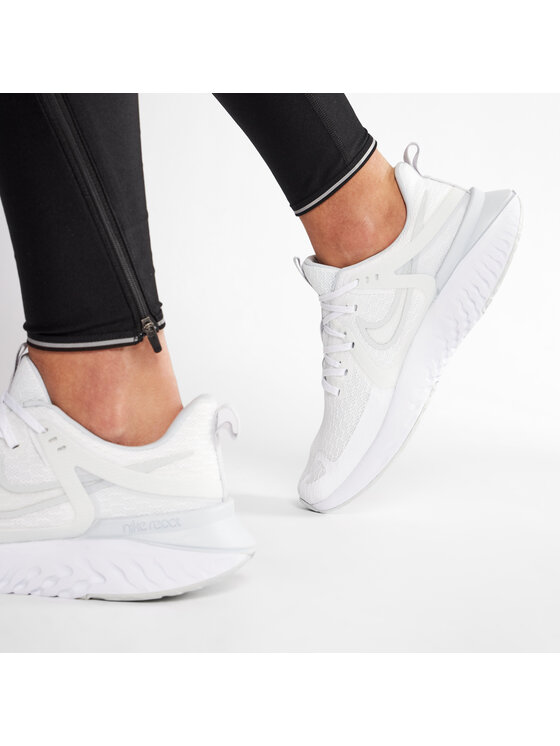 Nike Tekaški čevlji Nike Legend React 2 AT1368 100 Bela