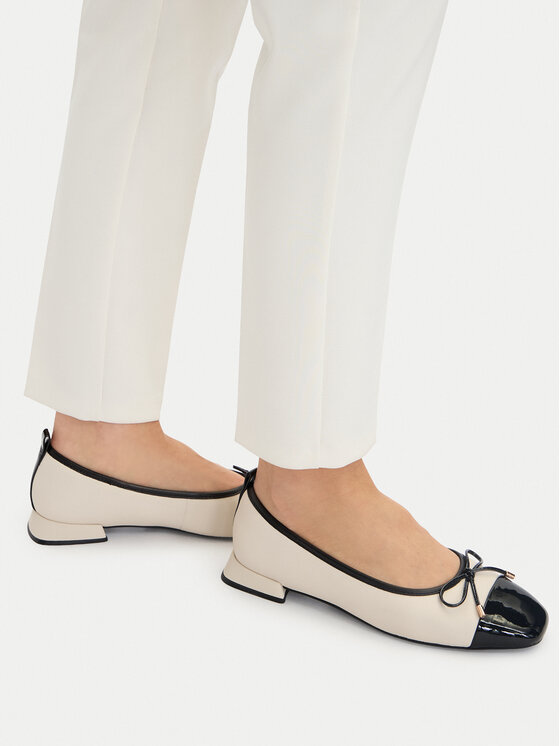 Clarks Туфлі Clarks Ubree15 Poppy 26186333 Écru