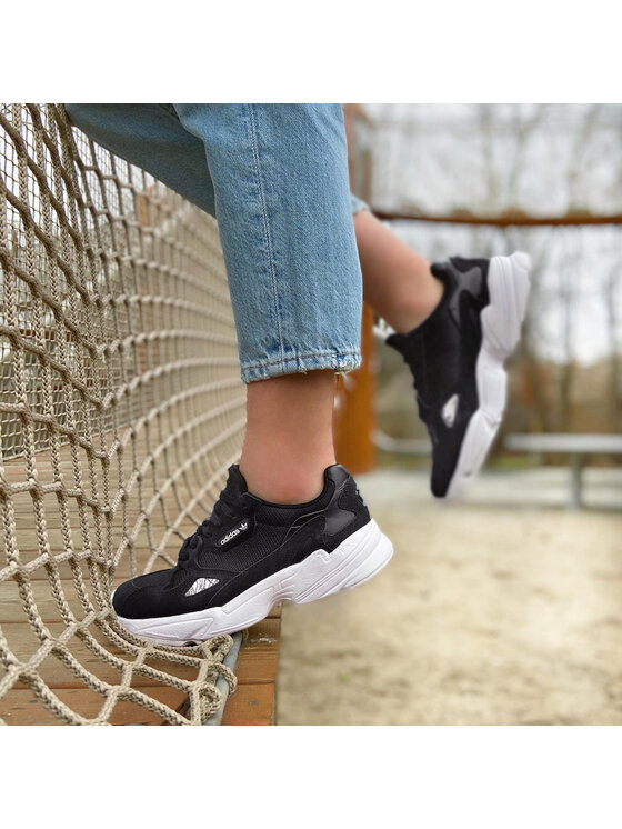 adidas Sneakersy adidas Falcon W B28129 Czarny