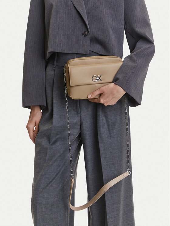Calvin Klein Τσάντα Calvin Klein Ck Pocket Camera Bag K60K613089 Σκούρο μπεζ