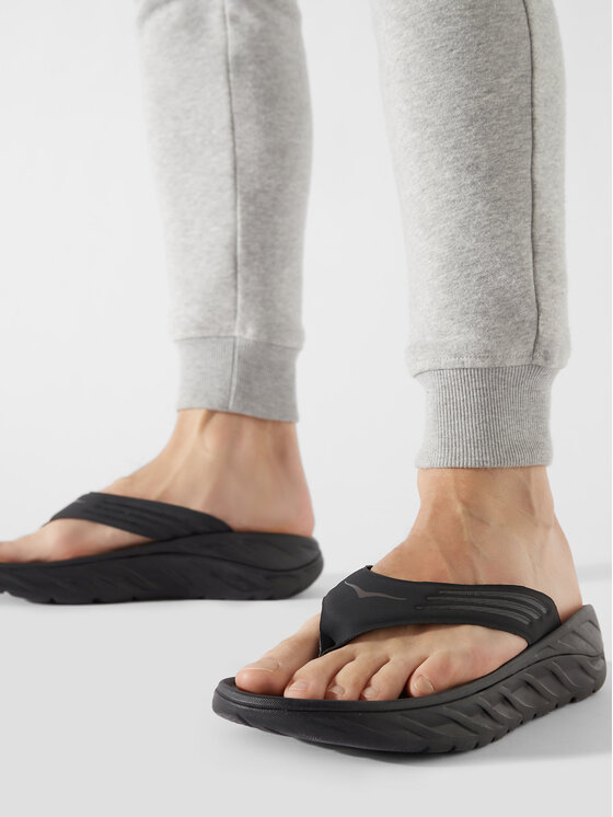 Hoka Čības uz pirksta Hoka Ora Recovery Flip 1099675 Melns