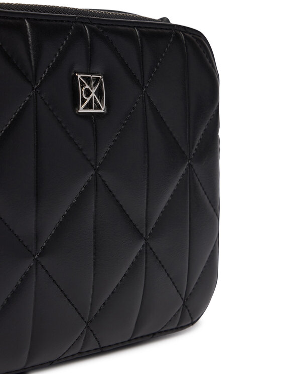 Calvin Klein Torebka Calvin Klein Quilted Double Zip Camera Bag LV04F3328G Czarny