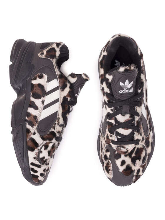 adidas Снікерcи adidas Yung-1 EG8726 Коричневий