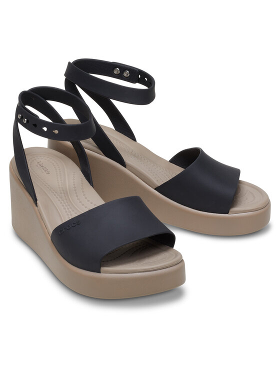 Crocs Basutės Crocs Brooklyn Ankle Strap Wedge 209406 Juoda