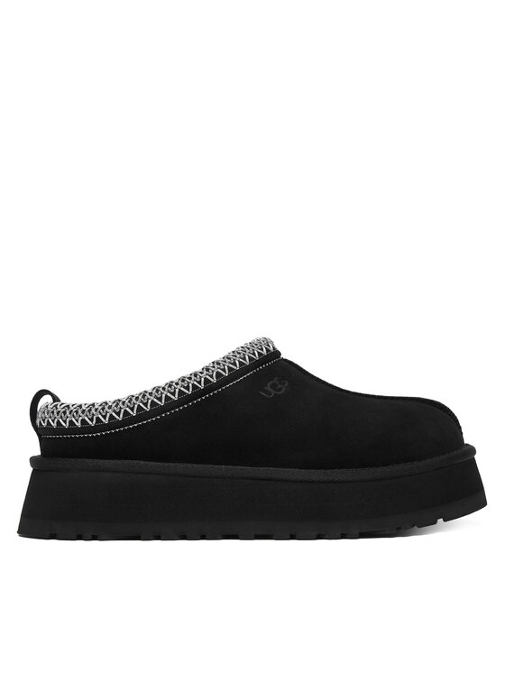 Pojedynczy but widziany z boku, ujęcie na całą cholewkę i podeszwę.