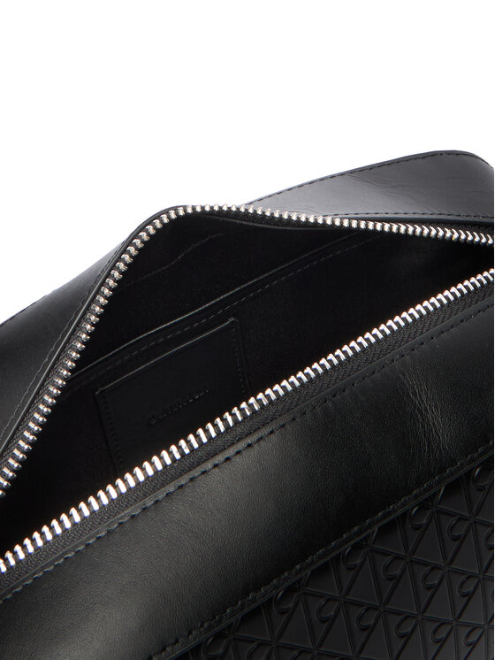 Calvin Klein Neseser Calvin Klein Embossed Emblem Washbag LV04D1146G Crna