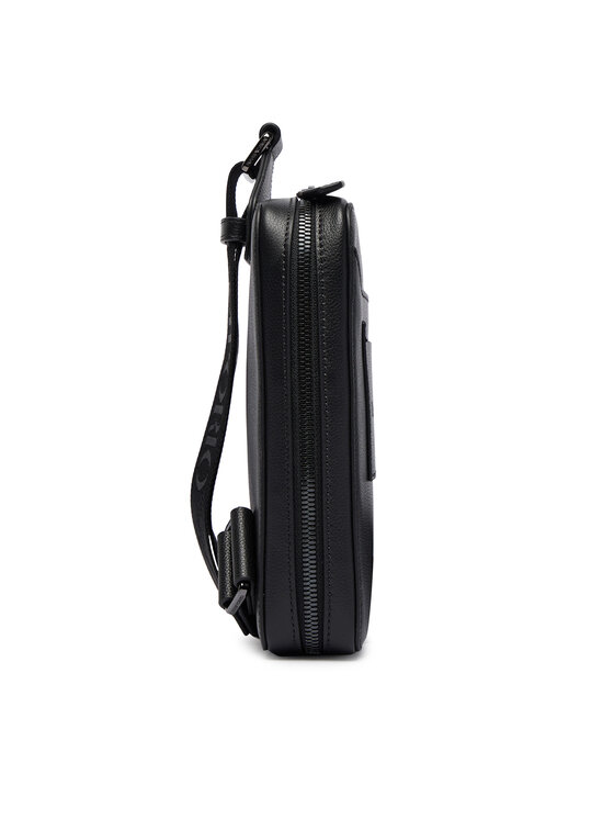 Emporio Armani Torbica za okrog pasu Emporio Armani EM001613 AF13788 UC001 Črna