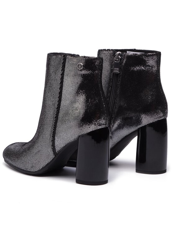 Tommy Hilfiger Členková obuv Tommy Hilfiger Shiny Metallic Suede Bootie FW0FW03695 Strieborná