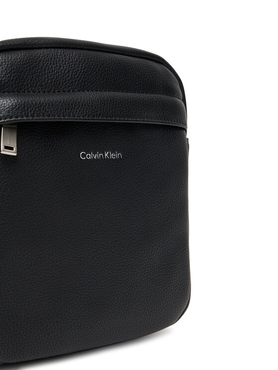 Calvin Klein Мъжка чантичка Calvin Klein Raised Reporter LV04D3160G Черен