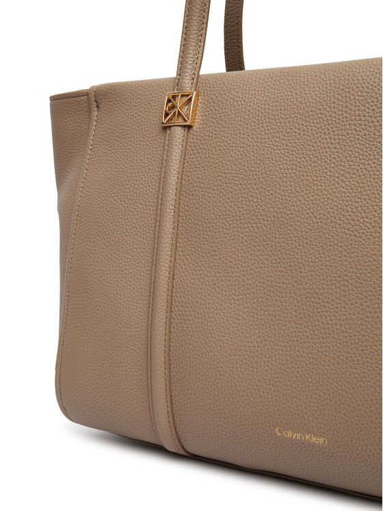 Calvin Klein Bolso Calvin Klein Emblem Hw Pebble Tote LV04F3424G Beis