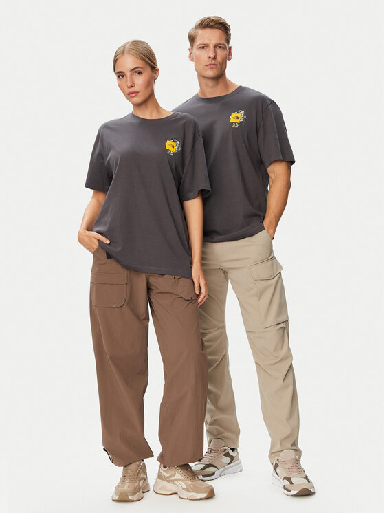 The North Face The North Face Camiseta Gear Up Get Out NF0A8JB4 Gris oscuro Regular Fit