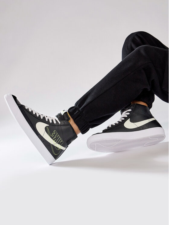 Nike Сникърси Nike Blazer Mid '77 DA4651 001 Черен