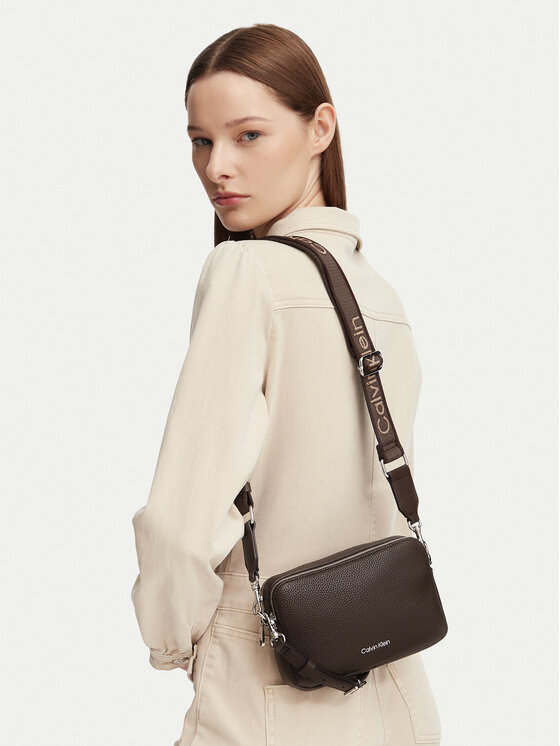 Calvin Klein Borsetta Calvin Klein Webbing 2X Strap Camera Bag LV04F3656G Marrone scuro