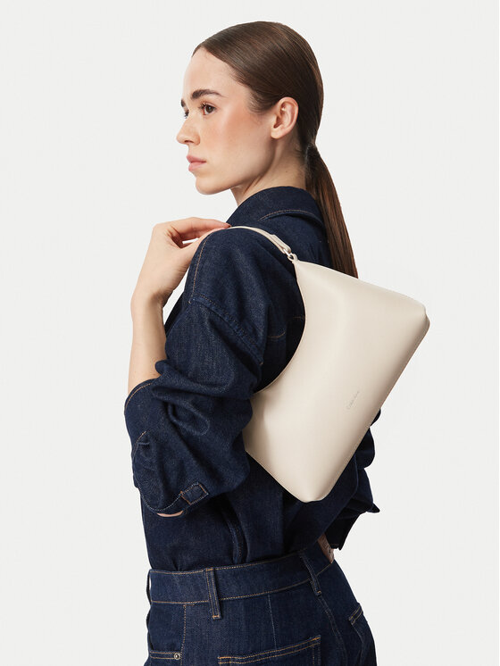 Calvin Klein Дамска чанта Calvin Klein Foil Logo Small Shoulder Bag LV04F3890G Кремав