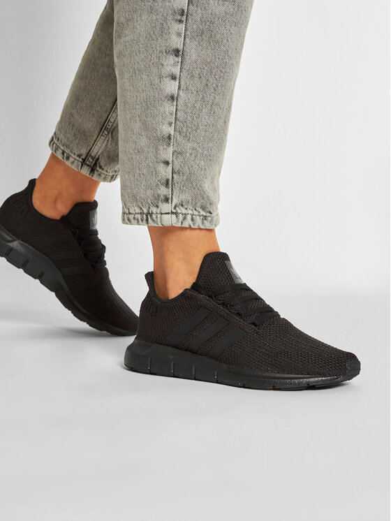 adidas Снікерcи adidas Swift Run J F34314 Чорний