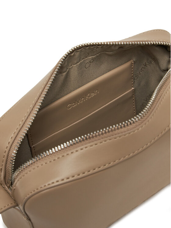 Calvin Klein Kabelka Calvin Klein Embossed Logo Camera Bag K60K612555 Tmavo béžová