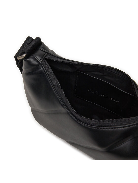 Calvin Klein Jeans Geantă Calvin Klein Jeans Quilted Crescent Cb Bag24 K60K612370 Negru