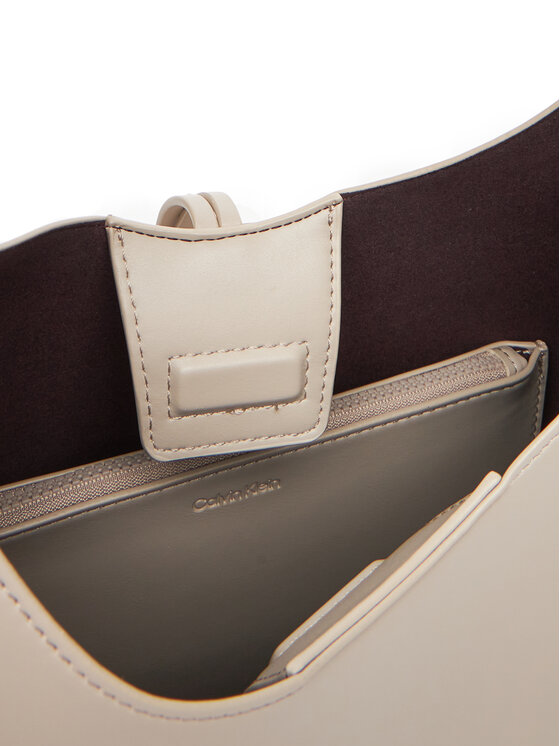 Calvin Klein Jeans Soma Calvin Klein Jeans Stone Lock Slouchy Small Shoulde LV04K3176G Écru