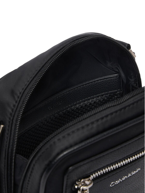 Calvin Klein Válltáska Calvin Klein Ssnl Raised Logo Reporter LV04D3500G Fekete