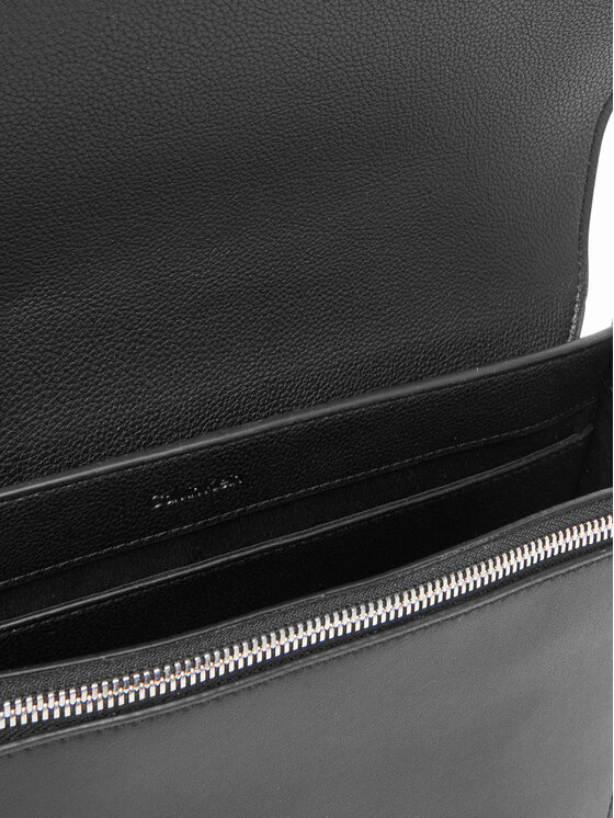 Calvin Klein Torbica za okrog pasu Calvin Klein Micro Pebble Messenger 27 LV04D3034G Črna