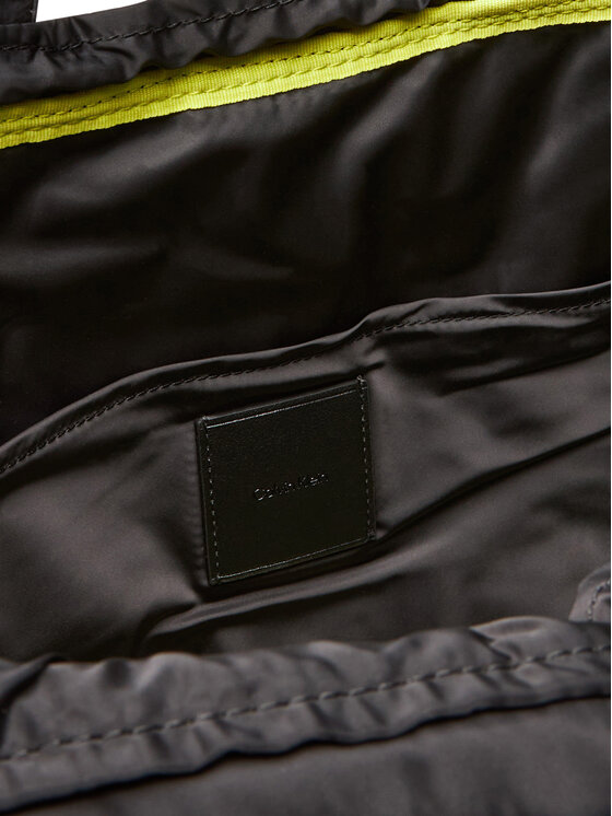 Calvin Klein Víkendová taška Calvin Klein Tech Utility Tote LV04G3148G Čierna