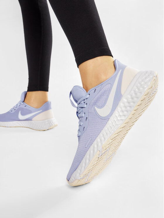 nike revolution 5 ghost