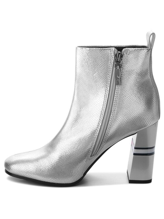 Tommy Jeans Škornji Tommy Jeans Crackled Metallic He EN0EN00280 Srebrna