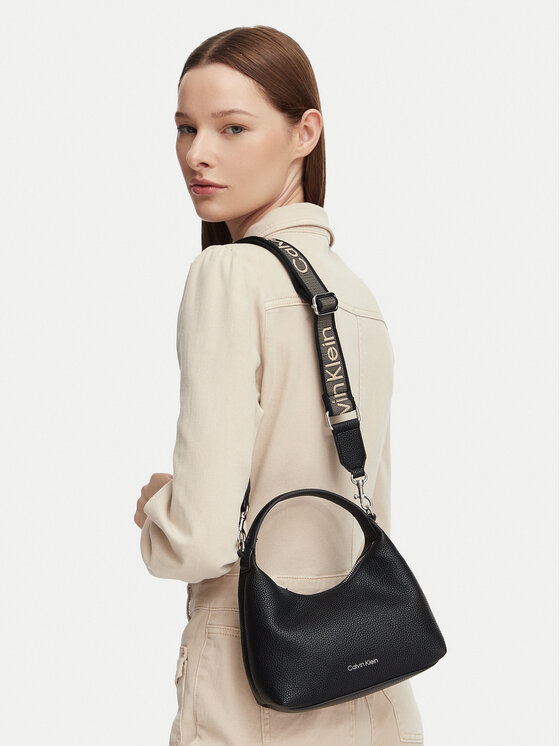 Calvin Klein Τσάντα Calvin Klein LV04F3892G Μαύρο