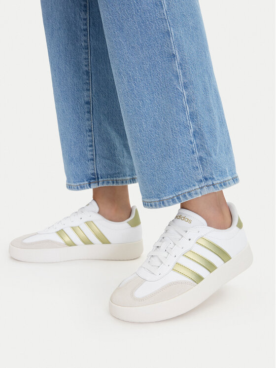 adidas Sneakersy adidas Barreda JR1191 Biela