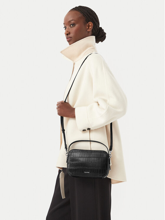 Calvin Klein Дамска чанта Calvin Klein Ck Croc Camera Bag LV04F3905G Черен