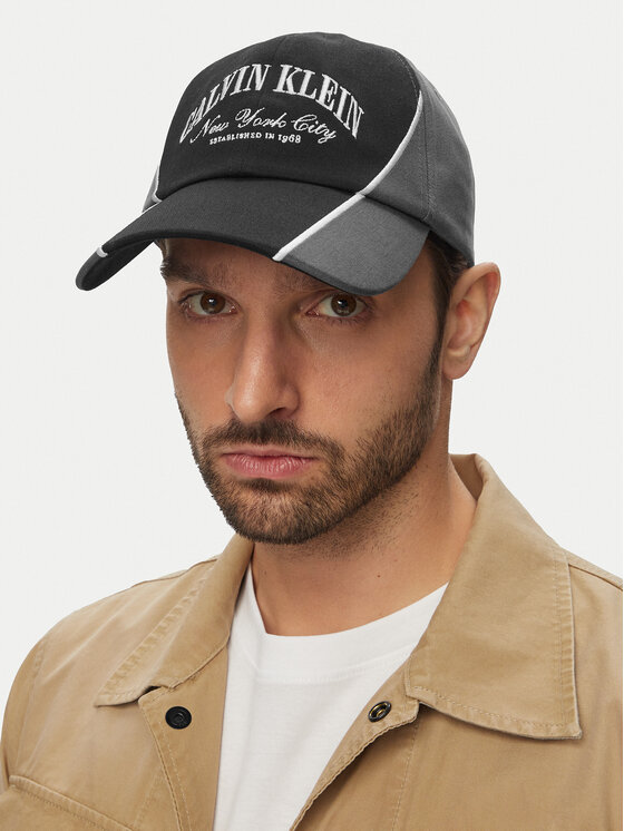 Calvin Klein Шапка с козирка Calvin Klein Two Tone Seasonal Graphic Cap LV04D5088G Черен
