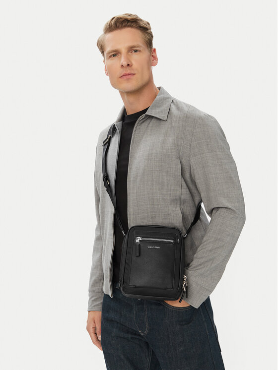 Calvin Klein Saszetka Calvin Klein Ssnl Raised Logo Reporter LV04D3500G Czarny