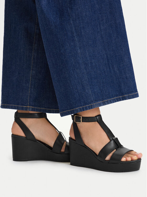 Clarks Szandál Clarks Sabina Hope 26186102 Fekete