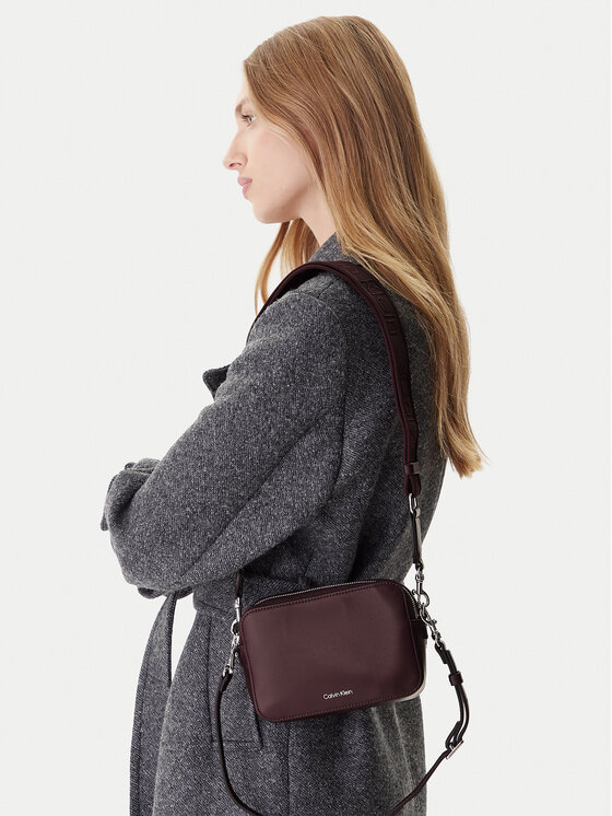 Calvin Klein Kabelka Calvin Klein LV04F3165G Bordová