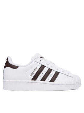 Pojedynczy sneaker widoczny z boku, ujęcie całego buta.