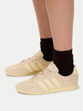 adidas Снікерcи adidas Barreda Lo Shoes KJ4747 Світло-бежевий