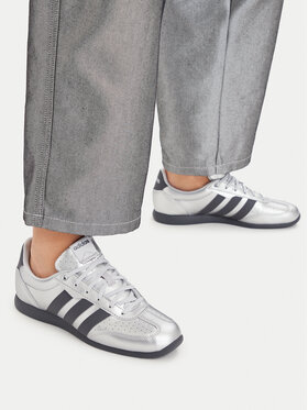adidas Снікерcи adidas Barreda Lo HQ7384 Срібний