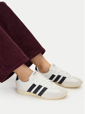 adidas Снікерcи adidas Barreda Lo KI6726 Білий