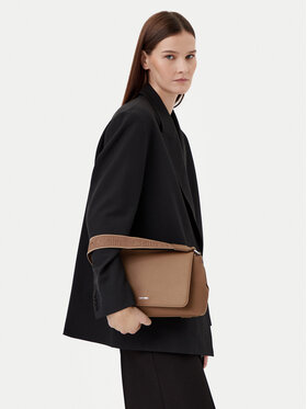 Calvin Klein Дамска чанта Calvin Klein K60K613085 Бежов