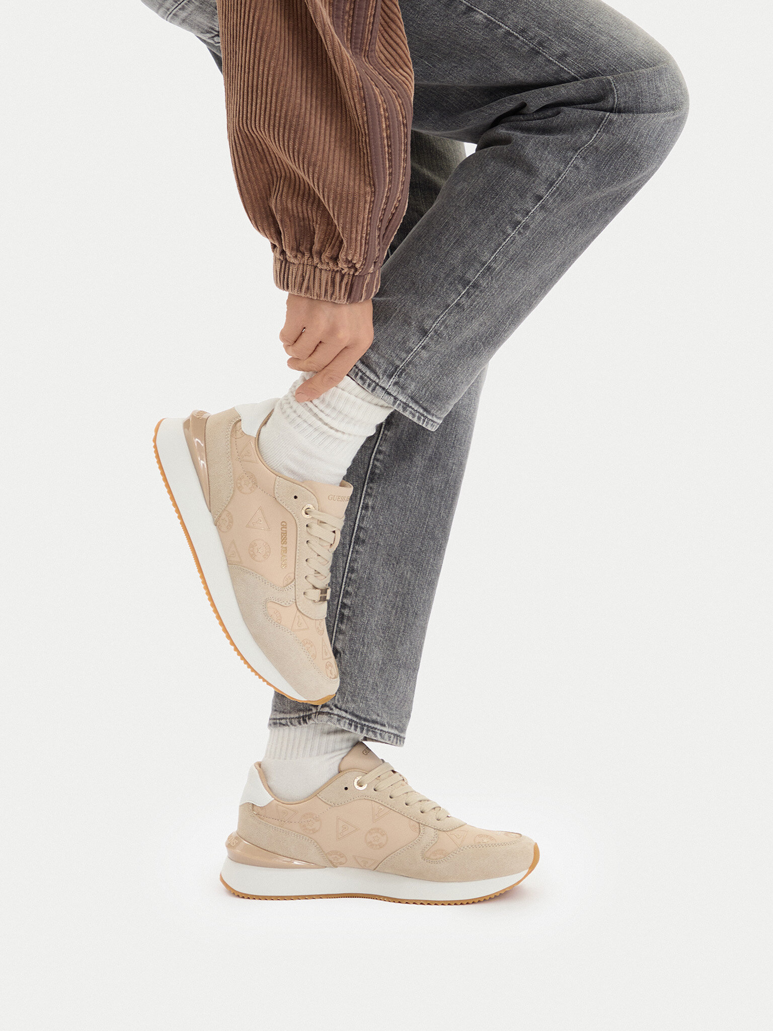 Sneakersy Guess Jeans CWBEO-K250087 Světle béžová