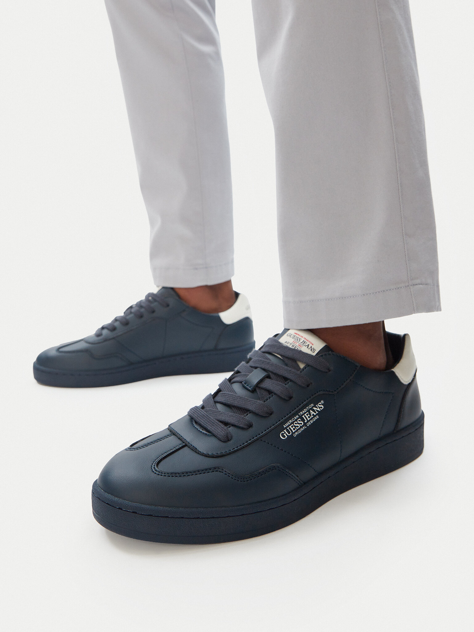 Sneakersy Guess Jeans CWBEO-LUNARI-03 WE Tmavomodrá