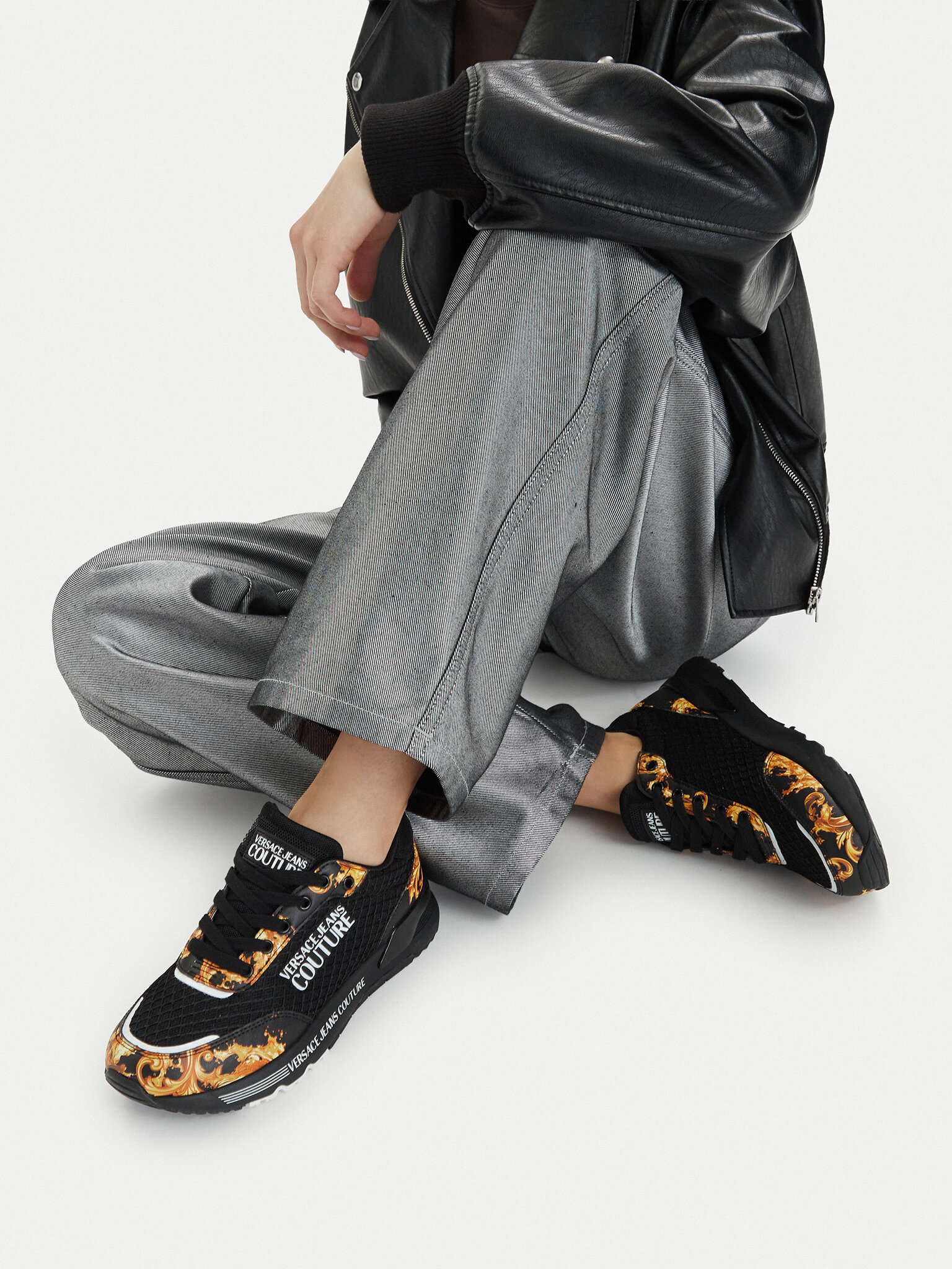 Sneakersy Versace Jeans Couture 80VA3SA3 ZSD98 Černá